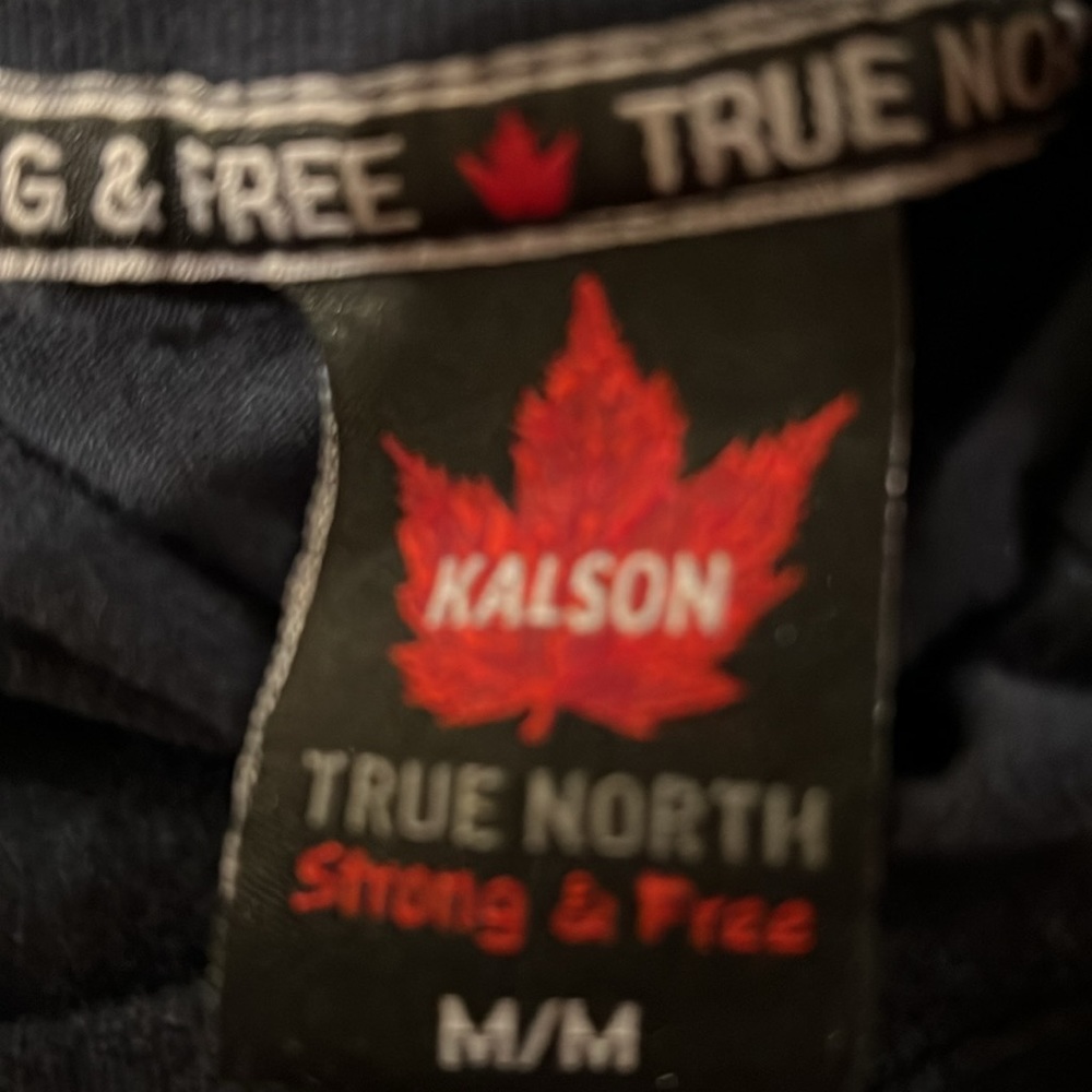 Men’s medium Canada Longsleeved Crewneck - Picture 7 of 7